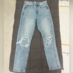 American Eagle Mom Jean Light wash. Size 2 regular